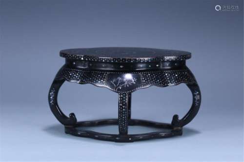 A CHINESE LACQUERWARE INLAID MOTHER OF PEARL TABLE