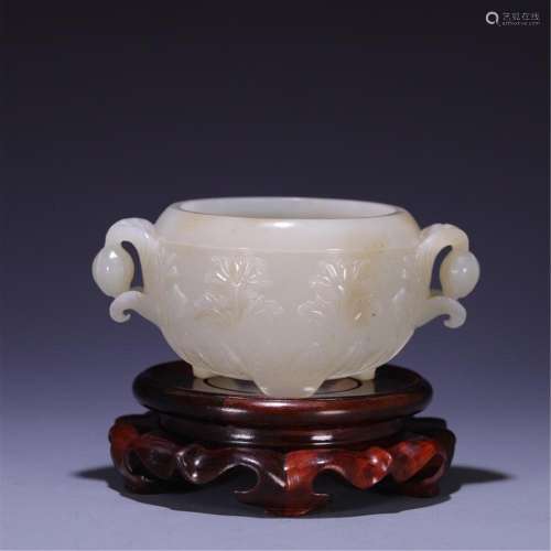 A CHINESE JADE DOUBLE EARRS CENSER