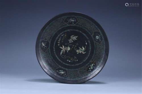 A CHINESE LACQUERWARE INLAID MOTHER OF PEARL VIEWS DISH