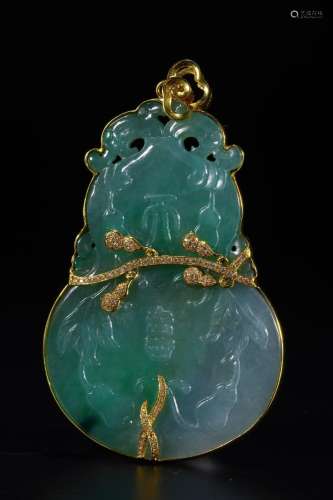 A CHINESE JADEITE GOURDS HANGED ORNAMENTS