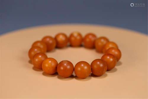 A CHINESE AMBER BRACELET