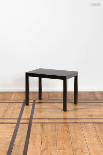 JULES WABBES (1919-1974) Table d’appoint Bois mélaminé. Bijz...