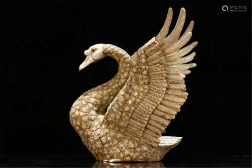 A CHINESE SWAN ORNAMENTS