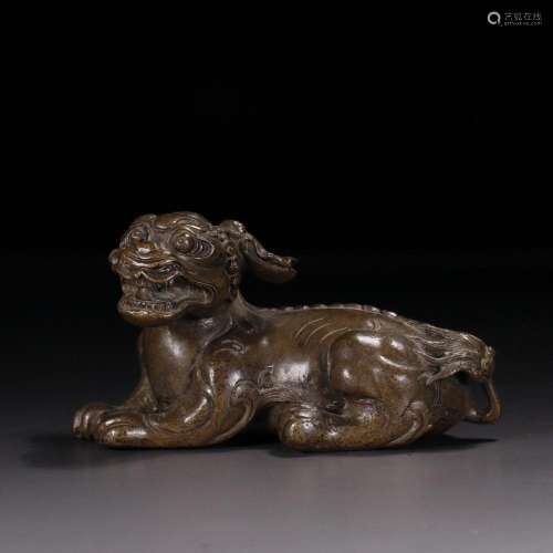 A CHINESE BRONZE FOO-DOG ORNAMENTS