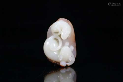 A CHINESE JADE BEAST CARVEDS ITEM