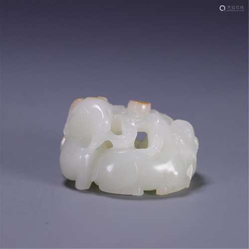 A CHINESE JADE HAND PIECES
