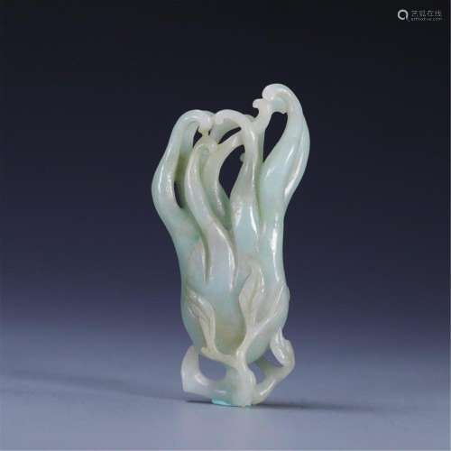 A CHINESE JADEITE CARVEDS ITEM