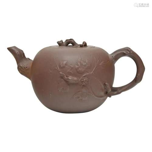 Attributed to Gu Jingzhou: Fine Zisha Teapot