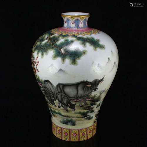 Gilt Edge Famille Rose Fortune Ox Design Porcelain Vase