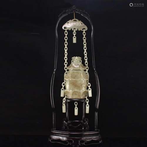 Qing Hetian Jade Palace Lantern Shape Braced Chain Vase