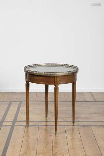 TABLE BOUILLOTTE En acajou et placage d’acajou. Style Louis ...