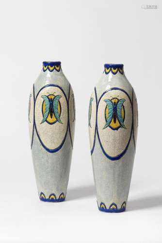 CHARLES CATTEAU (1880-1966) Paire de vases En faïence. Signé...