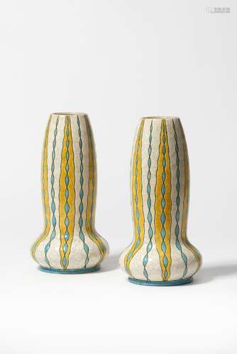 CHARLES CATTEAU (1880-1966) Paire de vases En faïence. Signé...