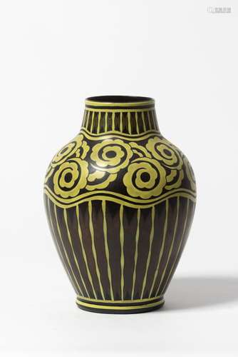 CHARLES CATTEAU (1880-1966) Vase En faïence. Signé. Tampon. ...