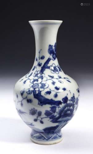 Chinese Art A blue and white porcelain bottle bearing a spur...