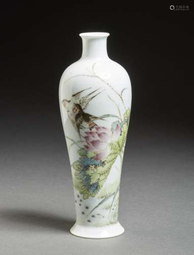 Chinese Art A famille rose porcelain baluster vase decorated...