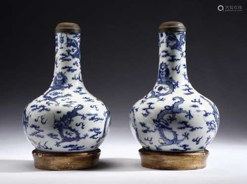 Chinese Art A pair of blue and white bottle porcelain vases ...