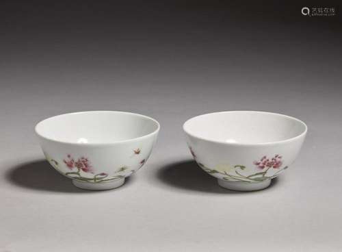 Chinese Art A pair of famille rose porcelain cups bearing a ...