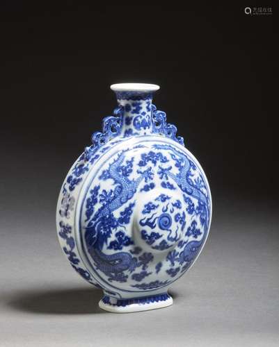 Chinese Art A blue and white porcelain moonflask bearing a D...