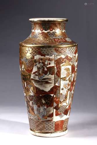 Japanese Art A large Satsuma porcelain vase Japan, 19th cent...