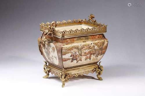 Japanese Art A Satsuma porcelain square vase with gilded bro...