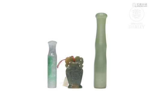 Lot of three jade pieces, 20th century