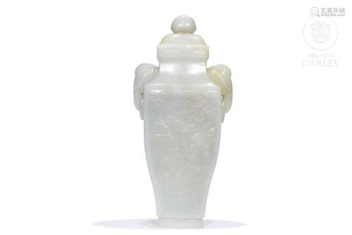 Carved jade vase, Qing dynasty.