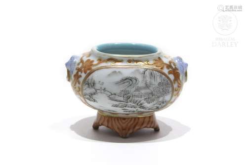 Small porcelain vessel, with Qianlong seal.