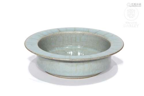 Longquan ceramic plate, Southern Song dynasty (1127 - 1279).