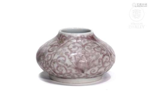 Small Chinese porcelain container, 20th century