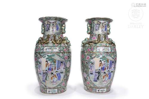 Pair of Cantonese porcelain vases, 20th century