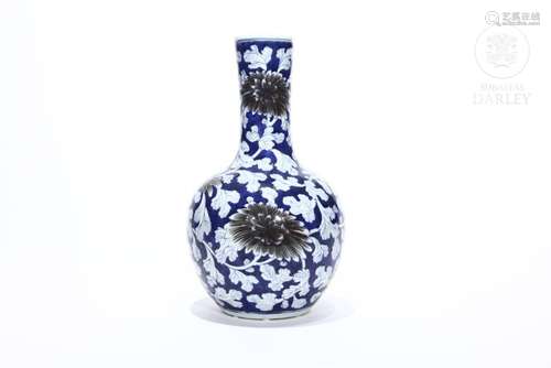 Porcelain vase, Japan, 19th century