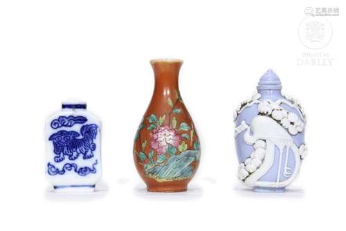 Lot of small Chinese porcelain objects, 20th century