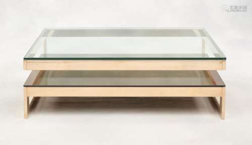 Meuble: Table basse en chrome plaqué or agrémentée de tablet...