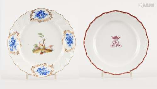 Céramique: Lot se composant d'assiettes en porcelaine pâ...