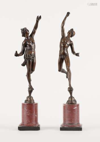 Sculptures en bronze à patine brune nuancée (lot de deux): &...