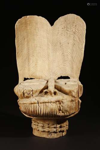 African art Tsesah cerimonial mask Bamileke, Camerun