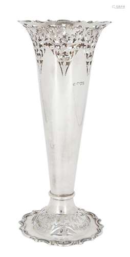 A LARGE EDWARDIAN SILVER TRUMPET VASE, LONDON, 1902, WILLIAM...