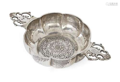 A GEORGE V SILVER PORRINGER WITH TUDOR ROSE DESIGN TO BASE, ...