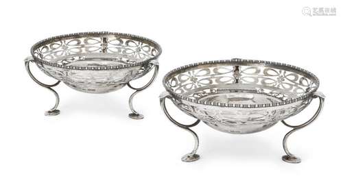 A PAIR OF GEORGE V PIERCED SILVER DISHES, LONDON, 1916, REID...