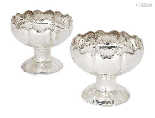 A PAIR OF PLANISHED PEDESTAL FRUIT BOWLS, STAMPED 925 FOR GR...