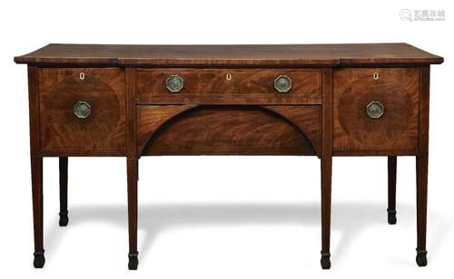 A GEORGE III MAHOGANY BREAK FRONT SIDEBOARD, FITTED WITH CEN...