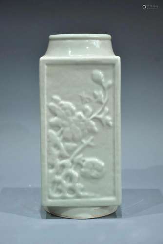 A WELL-CARVED BEAN CELADON-GLAZED CONG-SHAPED VASE LATE QING...