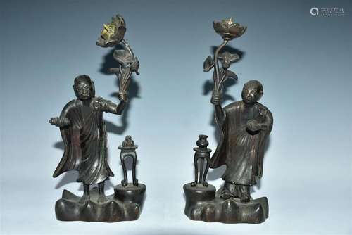 A PAIR OF BRONZE CANDLESTICKS QING DYNASTY