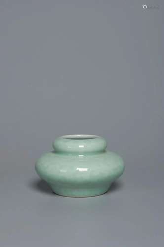 A BEAN GREEN GLAZED WATER BOWL QING DYNASTY, QIANLONG PERIOD