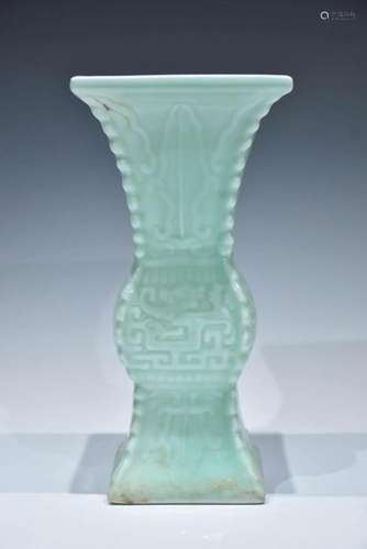 A BEAN GREEN GLAZED GU-SHAPED VASE LATE QING DYNASTY