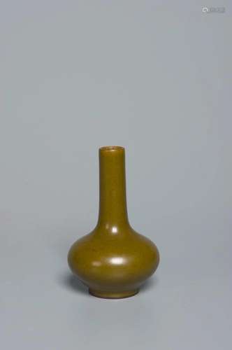 A SMALL TEA DUST-GLAZED VASE QING DYNASTY, QIANLONG PERIOD