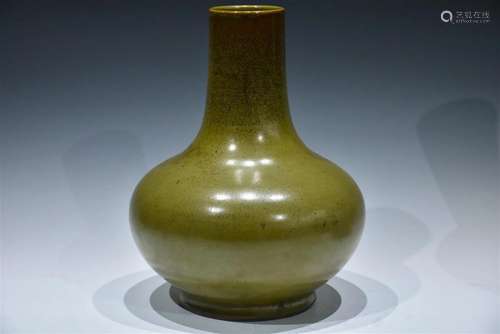 A TEA DUST-GLAZED VASE QING DYNASTY, GUANGXU PERIOD