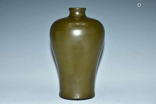 A TEA DUST-GLAZED MEIPING QING DYNASTY, YONGZHENG PERIOD