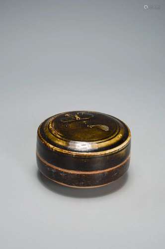 A SAUCE GLAZED CARVED CIZHOU SERIES CIRCULAR BOX AND COVER S...